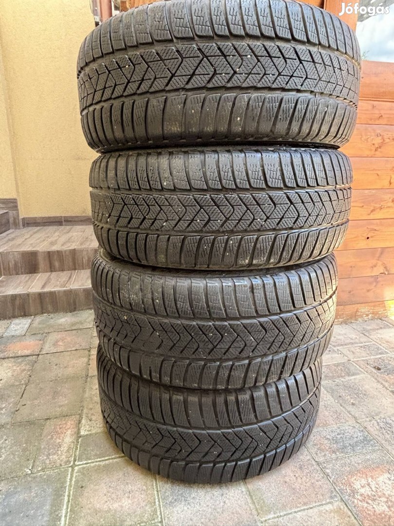 Pirelli defekttűrő téligumi garnitúra 245/40 R19 és 275/35 R19
