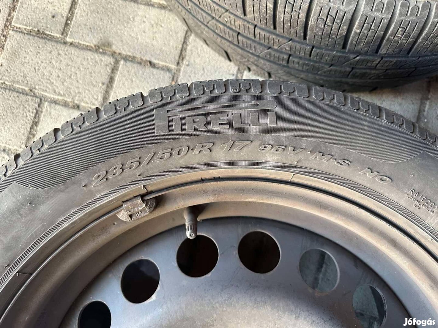 Pirelli gumi 235/50 R17