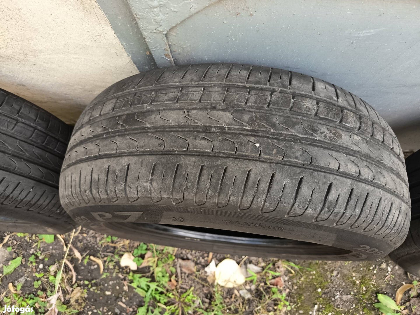 Pirelli nyári gumiabroncsok eladók.