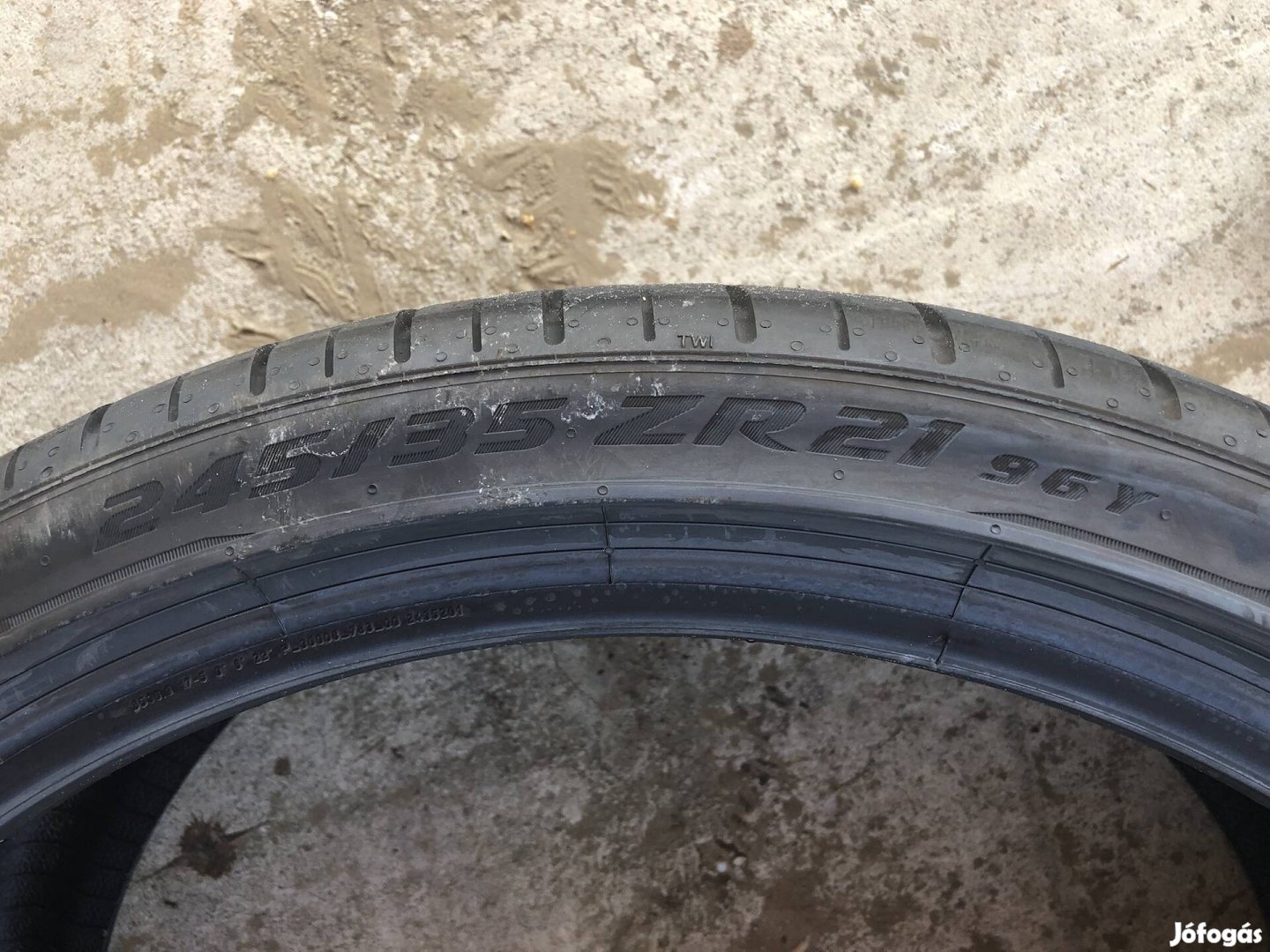 Pirelli p-zero 245/35r21