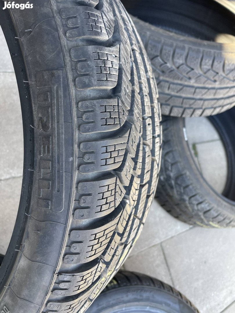 Pirelli téligumi 225/40 R18 (4db)