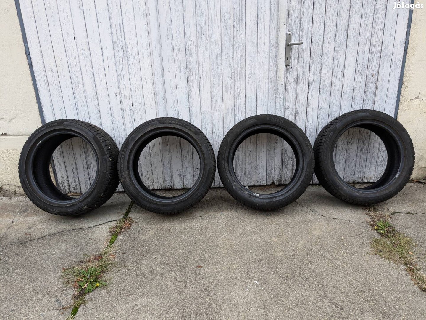 Pirelli téligumi R18 kétszéles