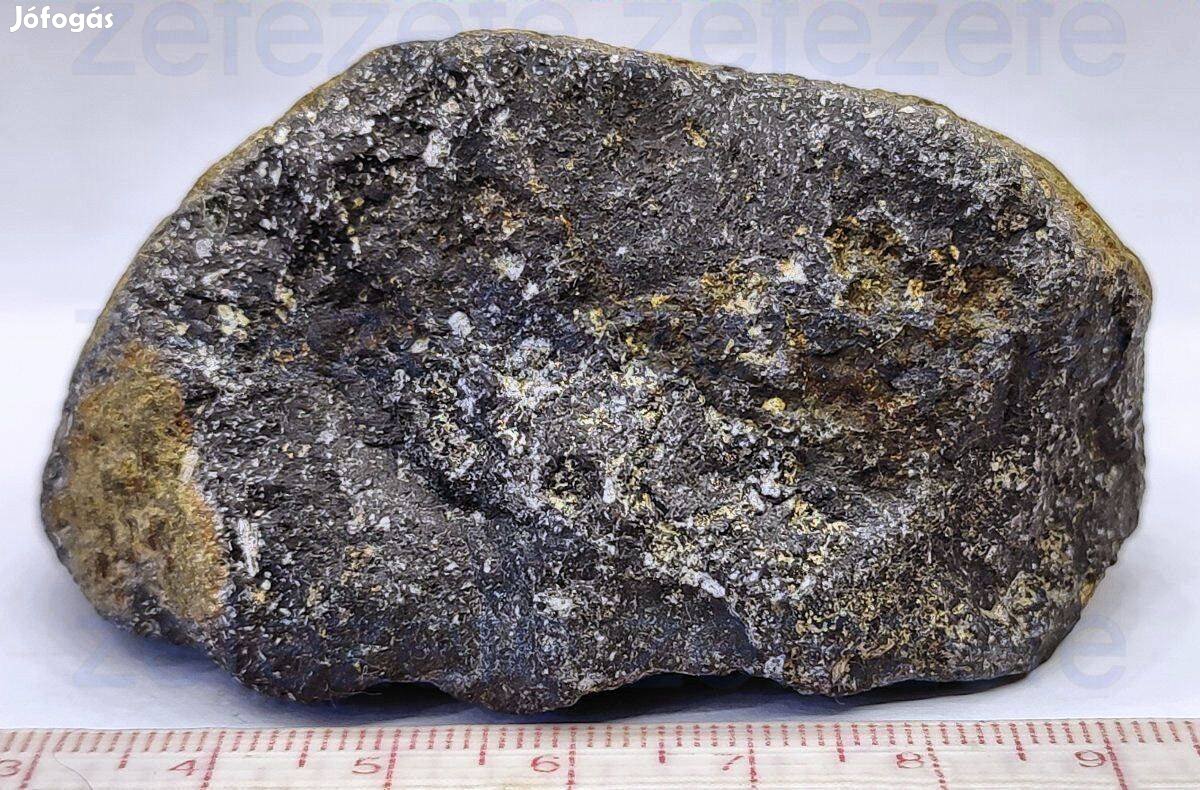 Pirit, bazalt ásvány (1300.)