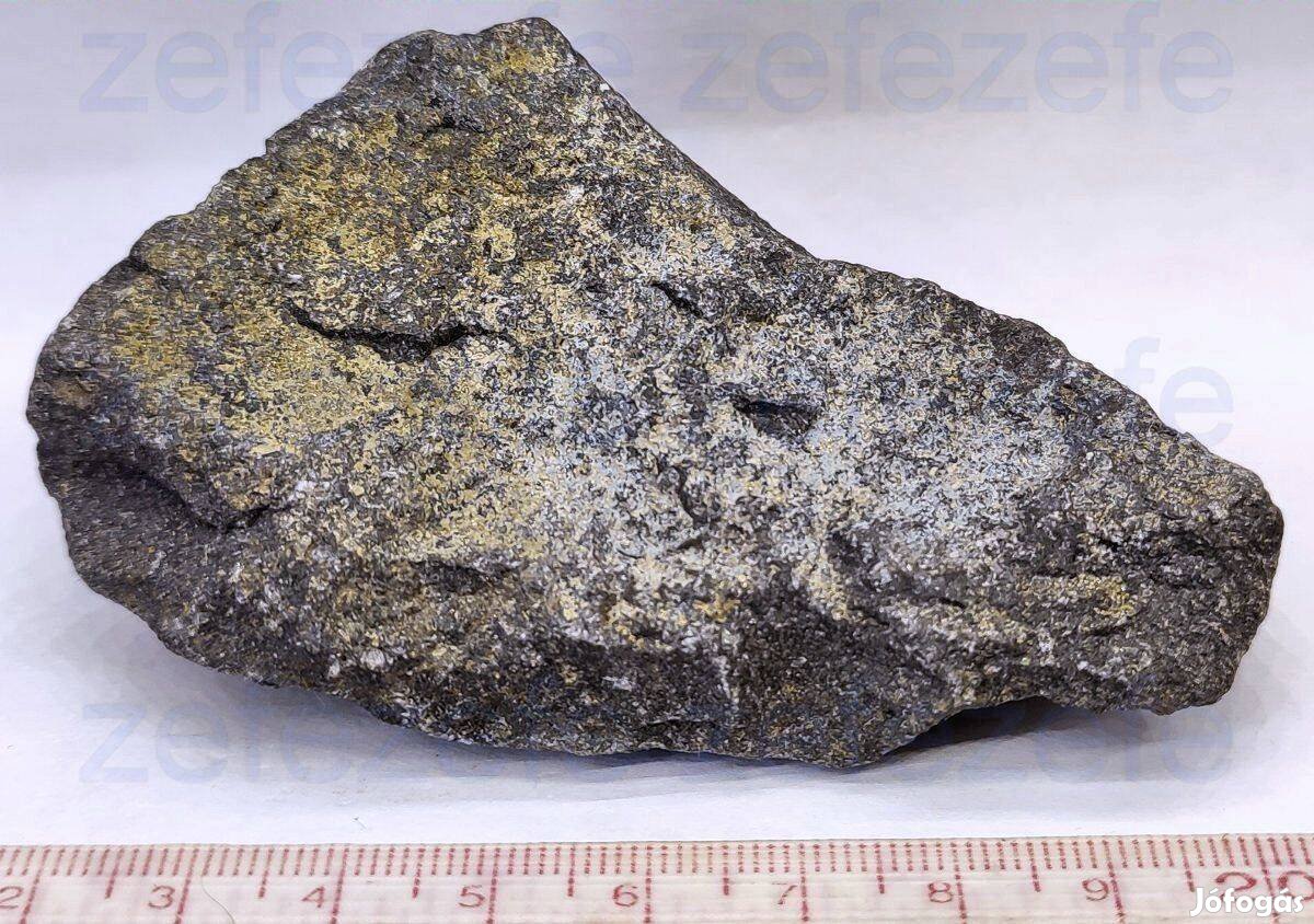 Pirit, bazalt ásvány (729.)