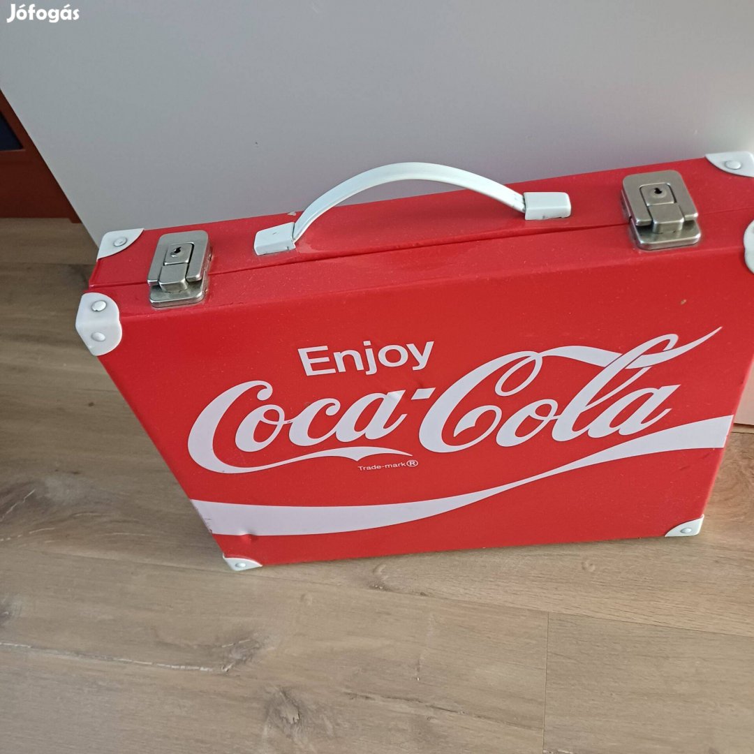 Piros Coca-Cola bőrönd