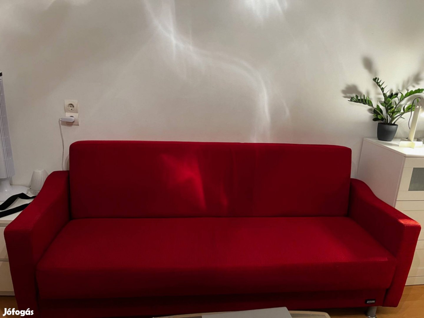 Piros, ágyazható kanapé