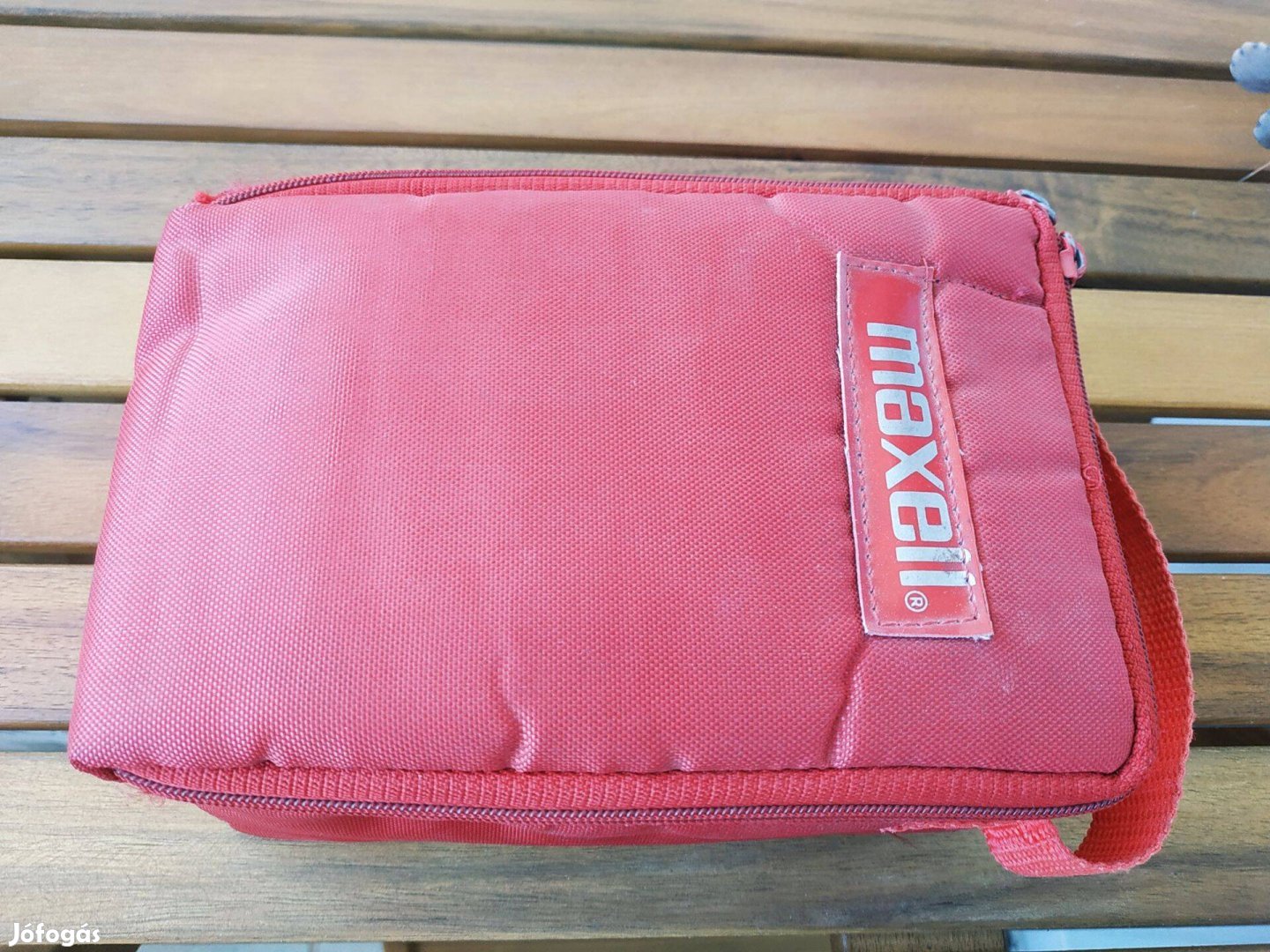 Piros, cipzáras Maxell kazettatartó 10 kazettához -