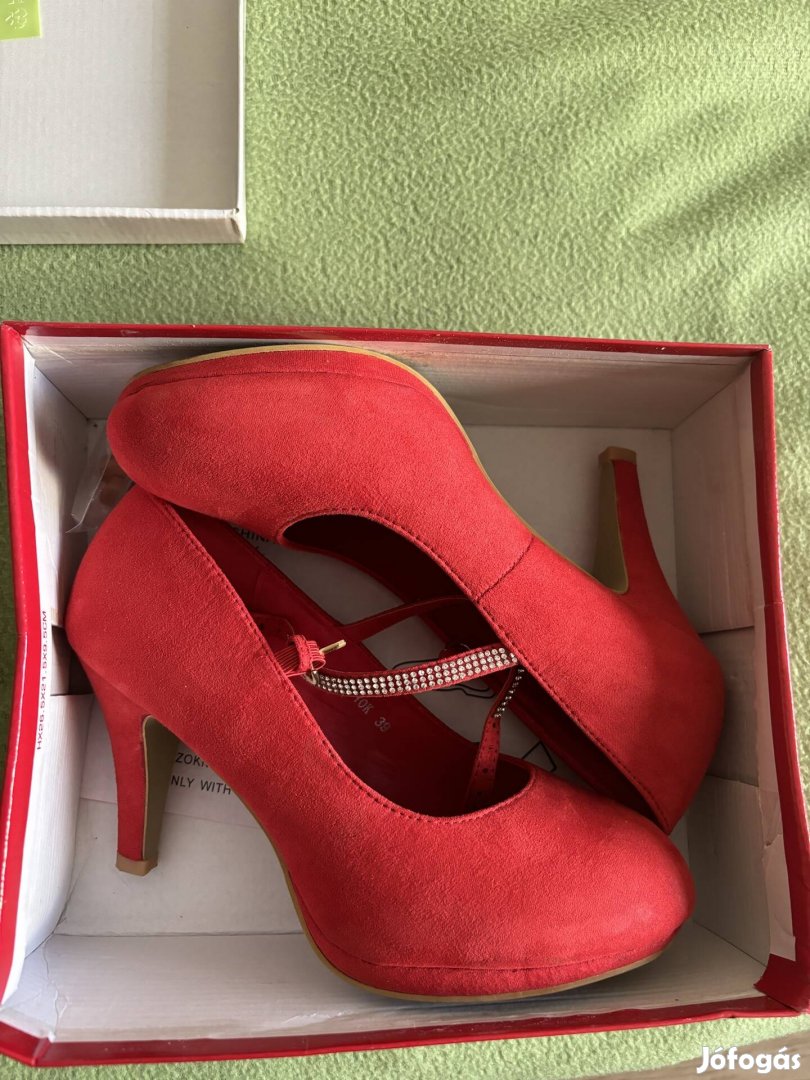 Piros alkalmi cipő