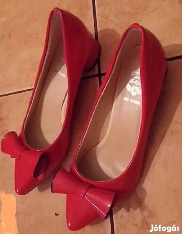 Piros cipő 38~as. Új!