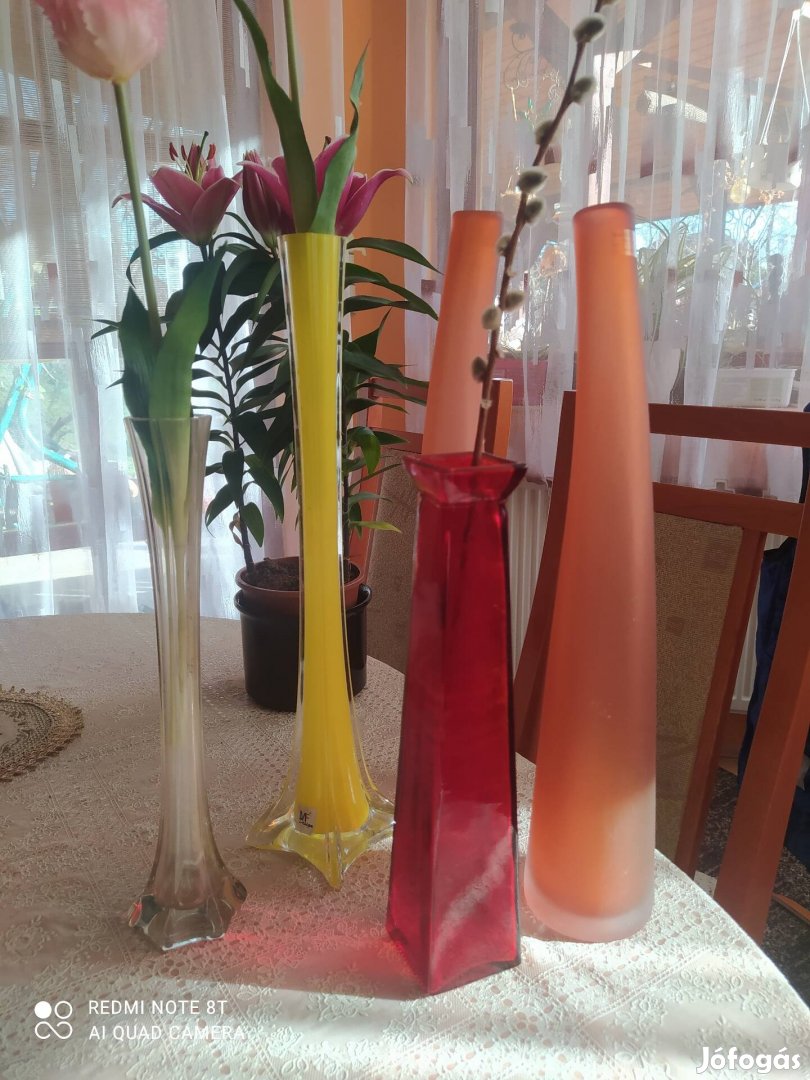 Piros decor váza eladó! 