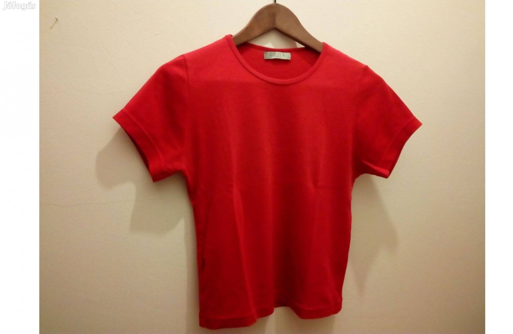 Piros felső rövid ujjú
