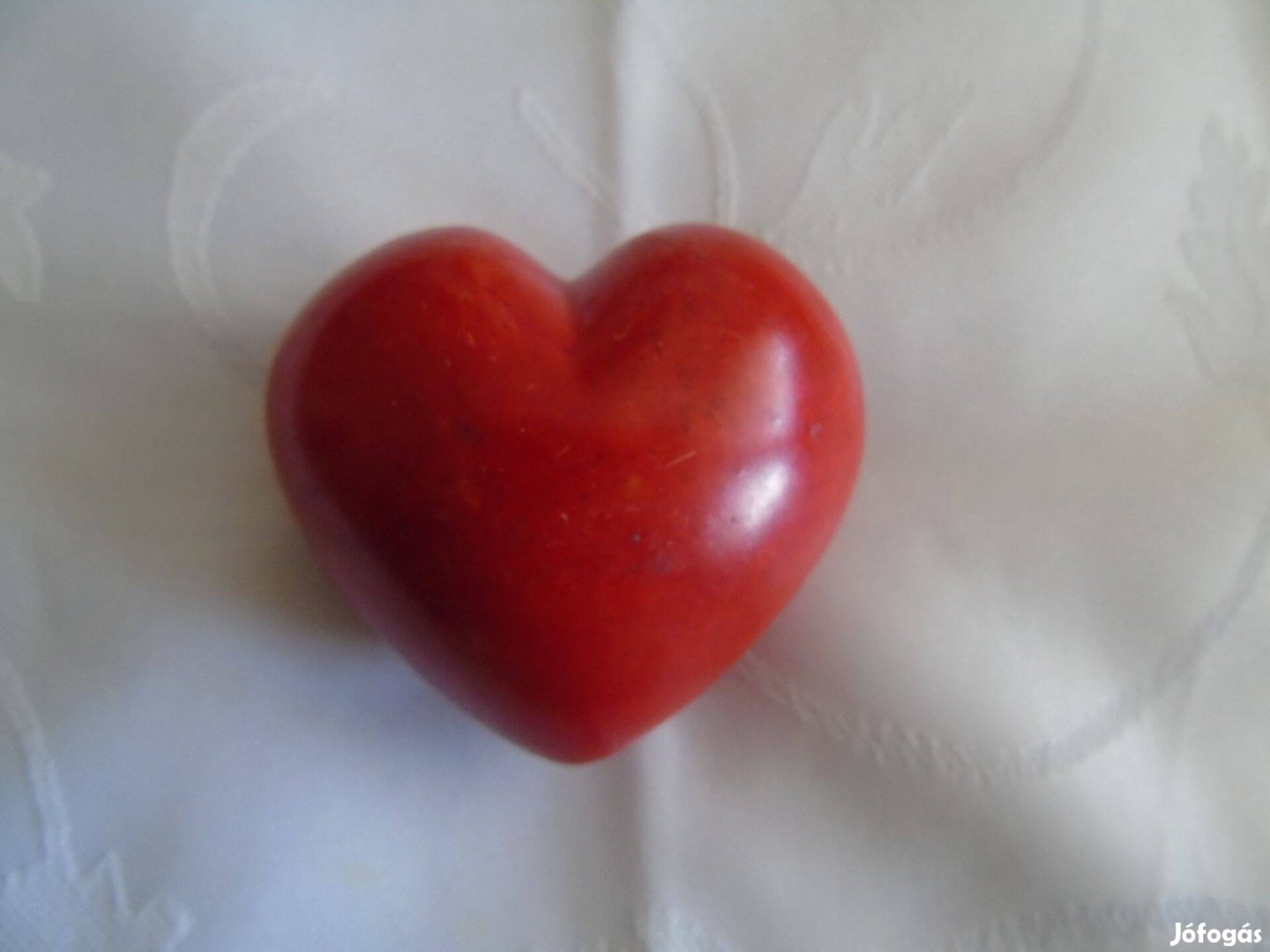 Piros festett szív iratnehezék dísztárgy 30 dkg
