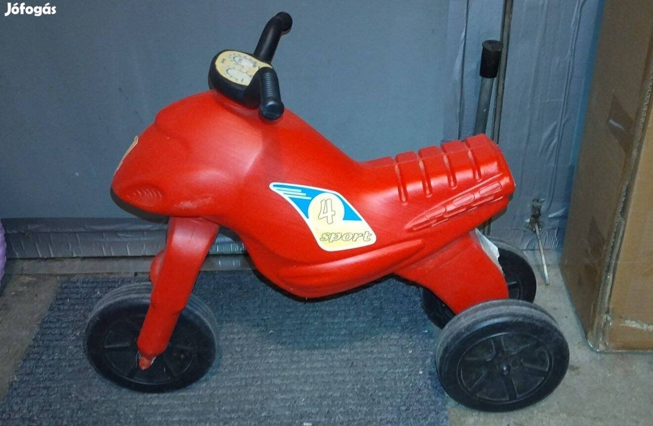 Piros gyerekmotor