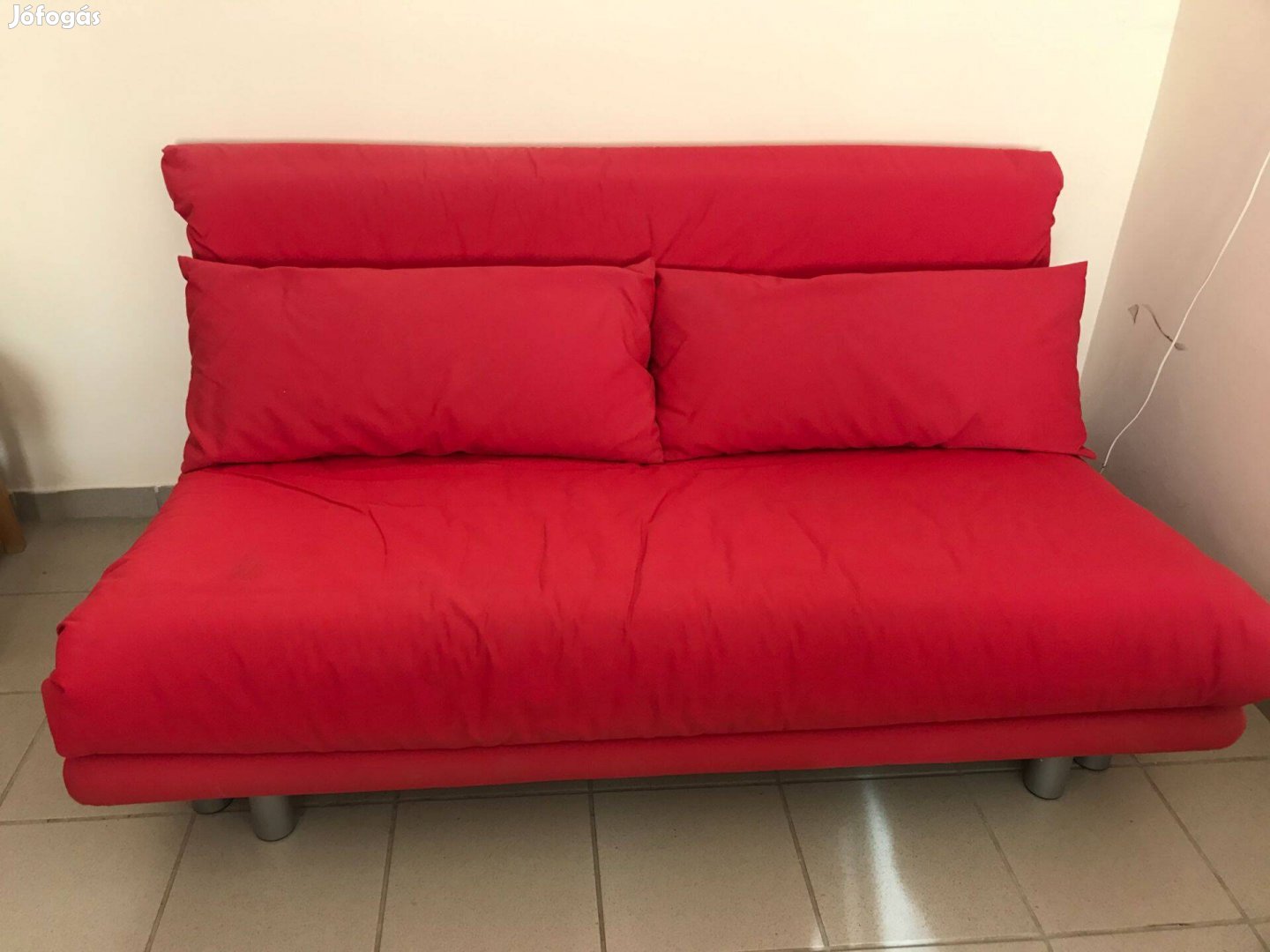 Piros kihúzható kanapéágy
