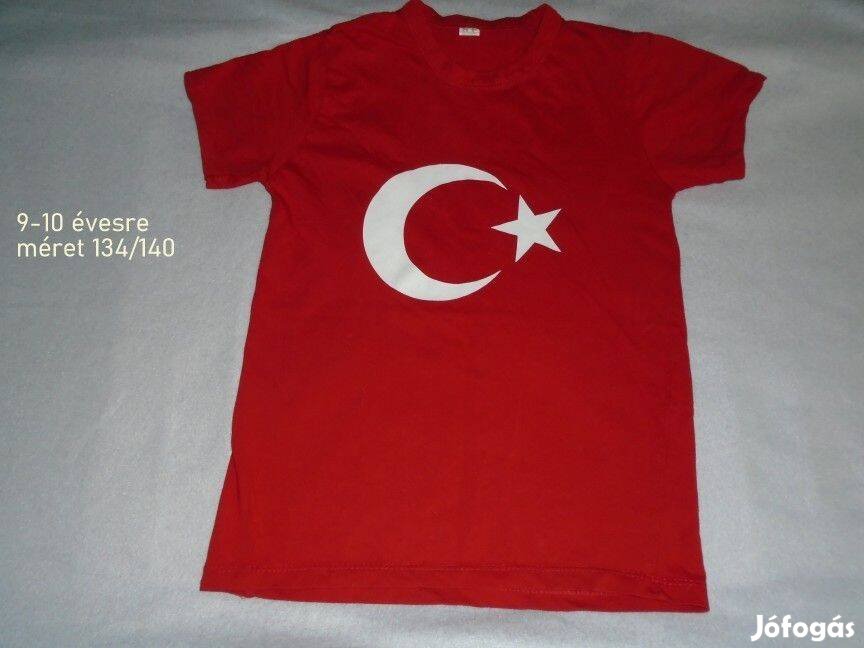 Piros mintás póló 9-10 évesre méret 134 140