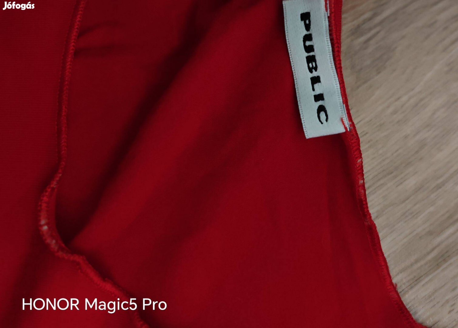 Piros nagyon rugalmas kényelmes anyagu női felső