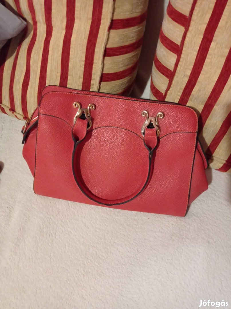 Piros női bőr kézi táska.. 