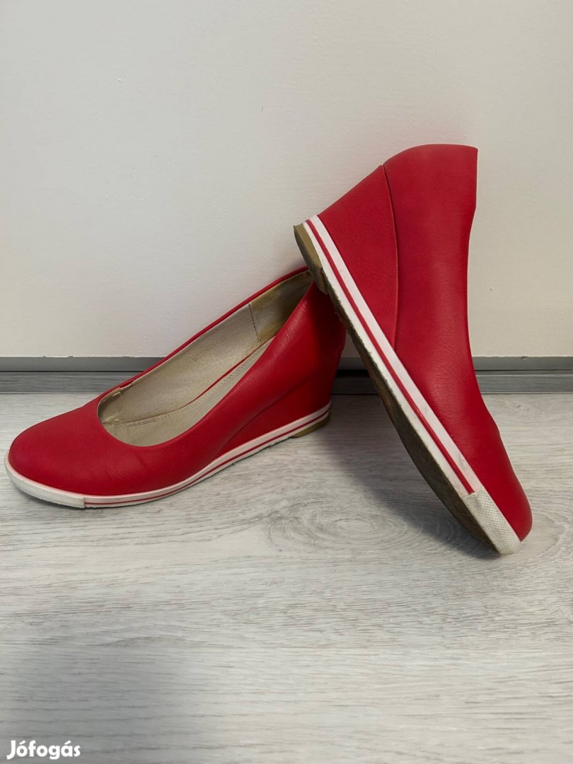 Piros női cipő