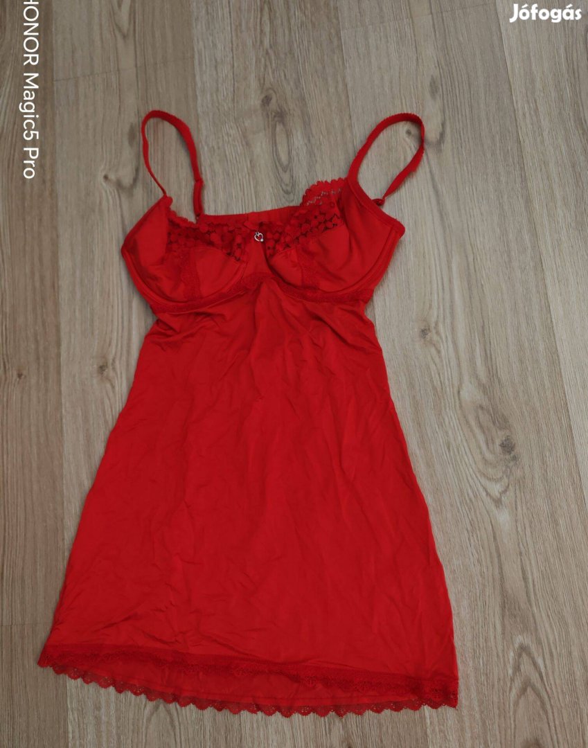 Piros női fehérnemű hálóing