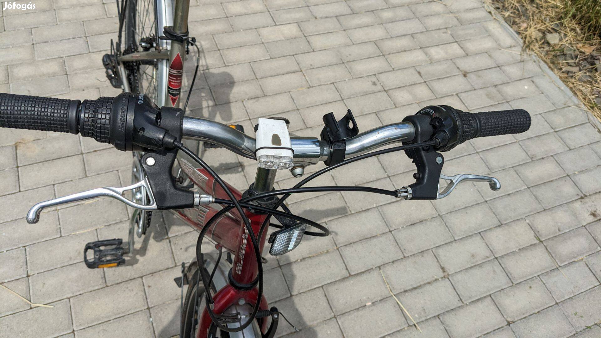 Piros női kerékpár eladó. Jó állapotú