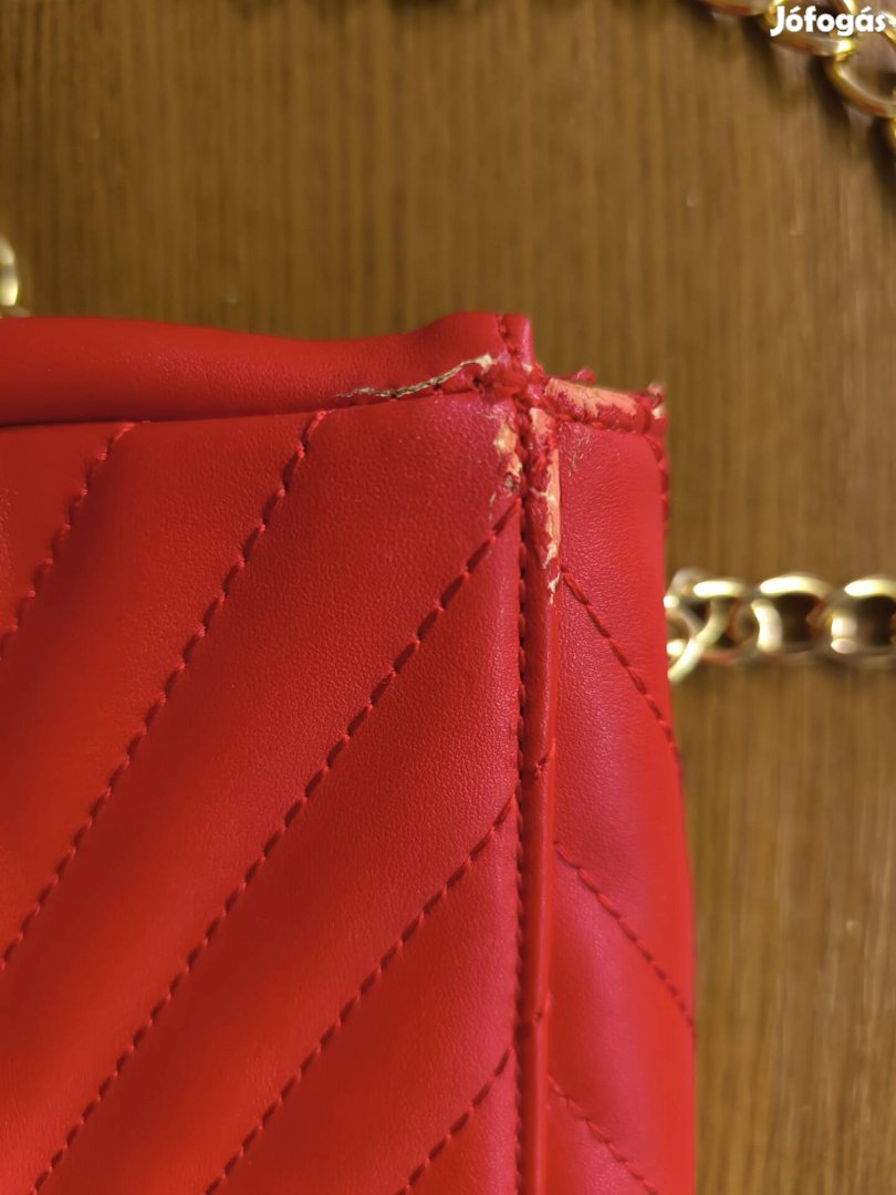 Piros oldaltáska, Glamorous