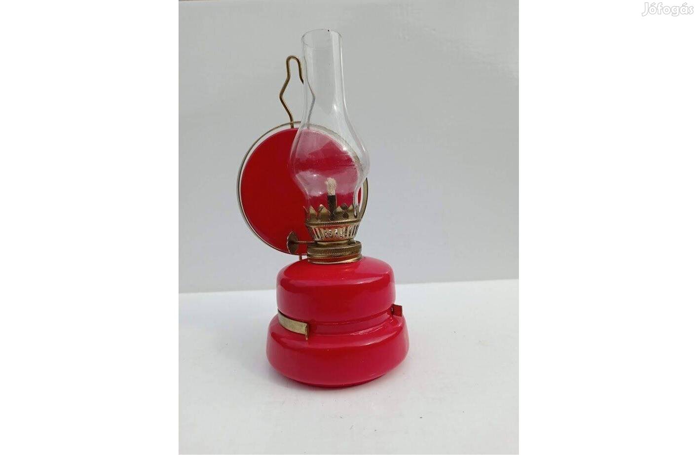 Piros petróleum lámpa