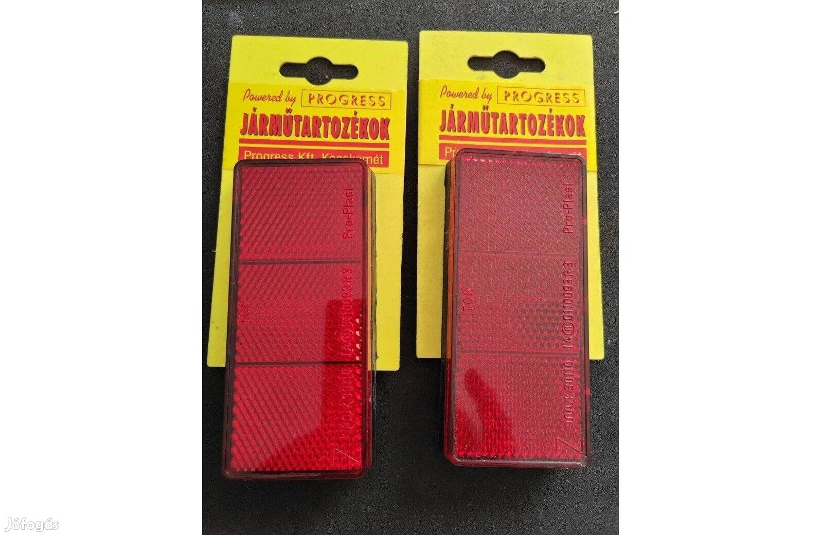 Piros prizma 103 x 50 mm. Felcsavarozható