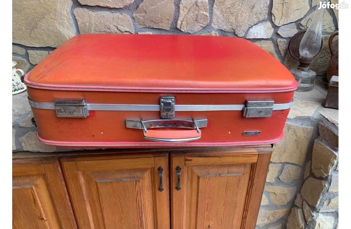 Piros retro / vintage bőrönd 55*72*17 cm
