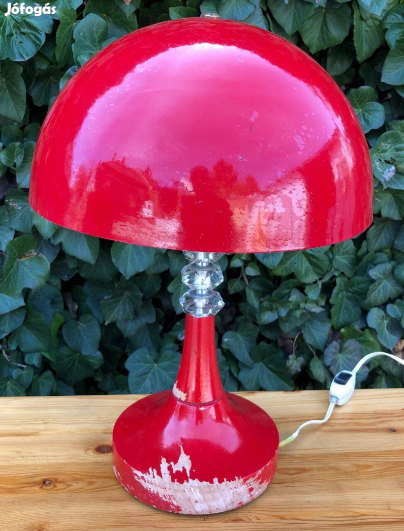 Piros retro asztali lámpa
