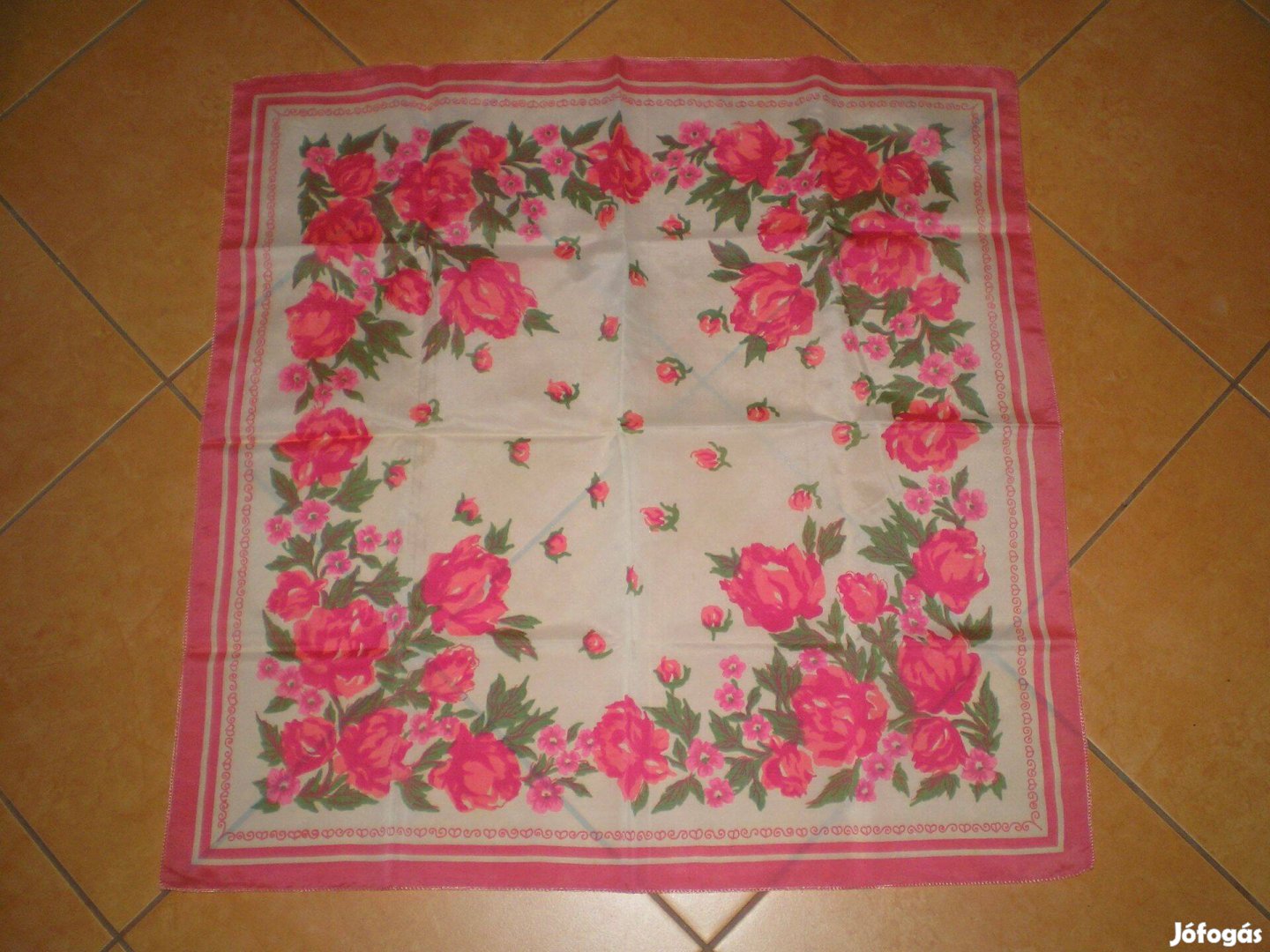 Piros rózsaszín virágmintás női kendő sál szinte új