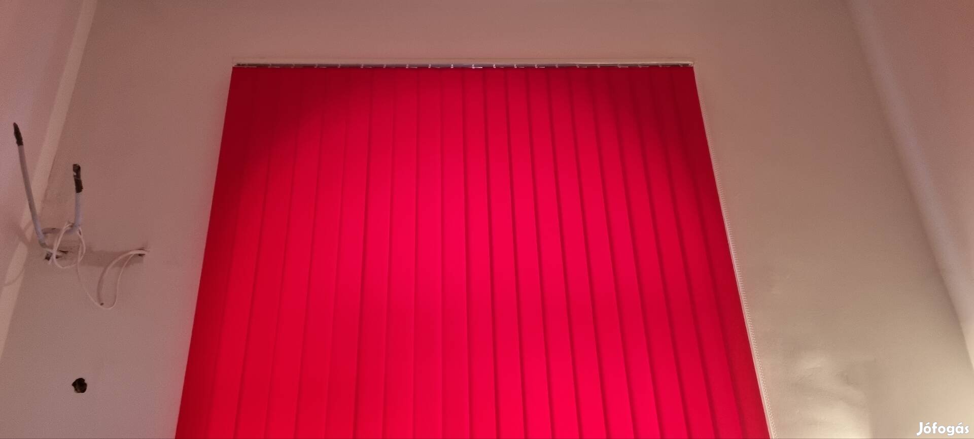Piros szalagfüggöny eladó 200 x 250