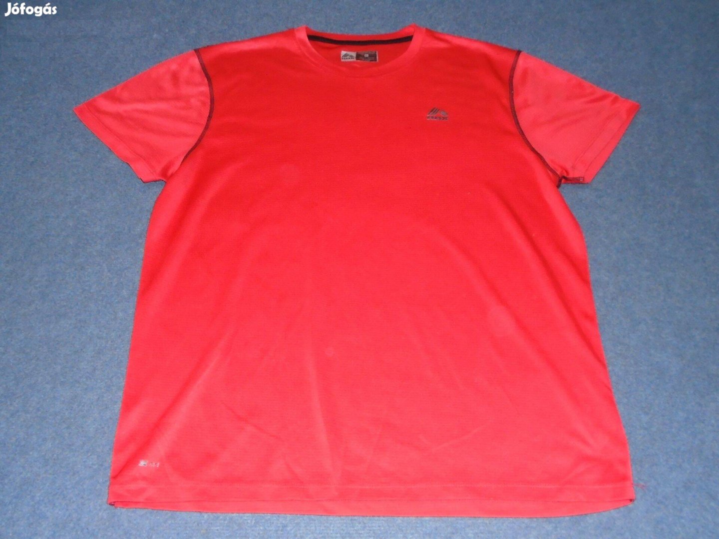 Piros színű XL méretű póló méret XL