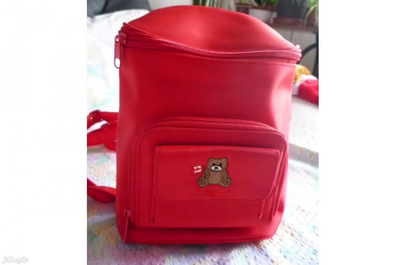 Piros színű egyterű hátitáska hátizsák pénztárcával