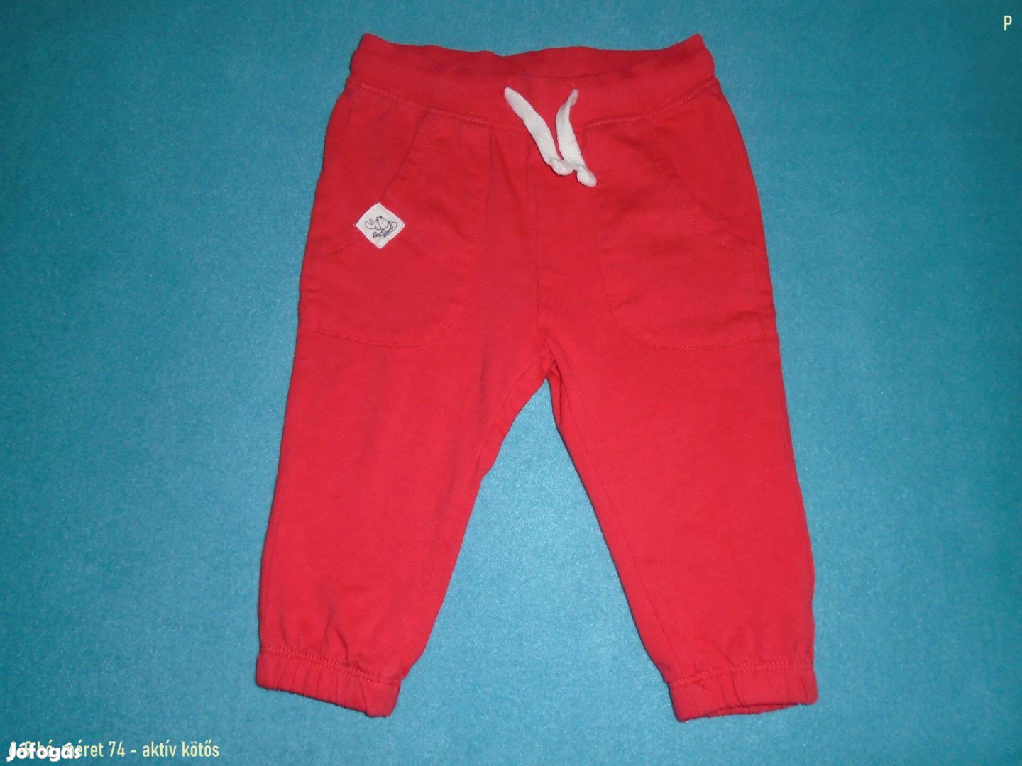Piros színű jogger nadrág 6-9 hó méret 74