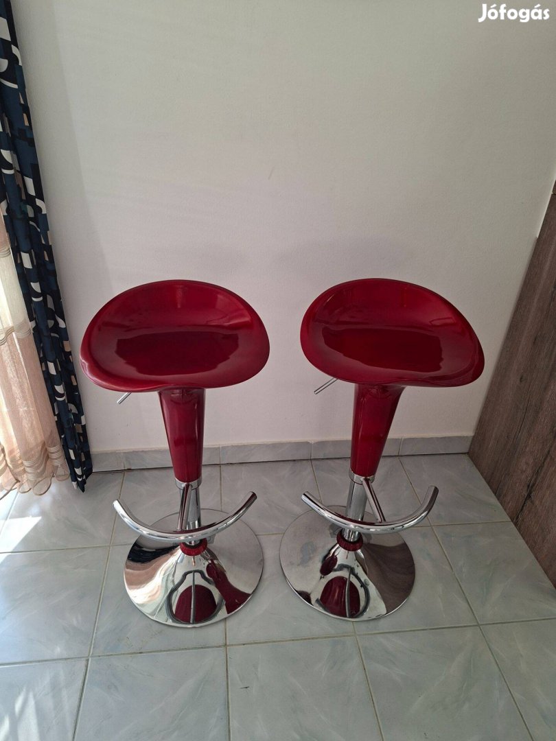 Piros színű kagyló alakú műanyag bárszék eladó