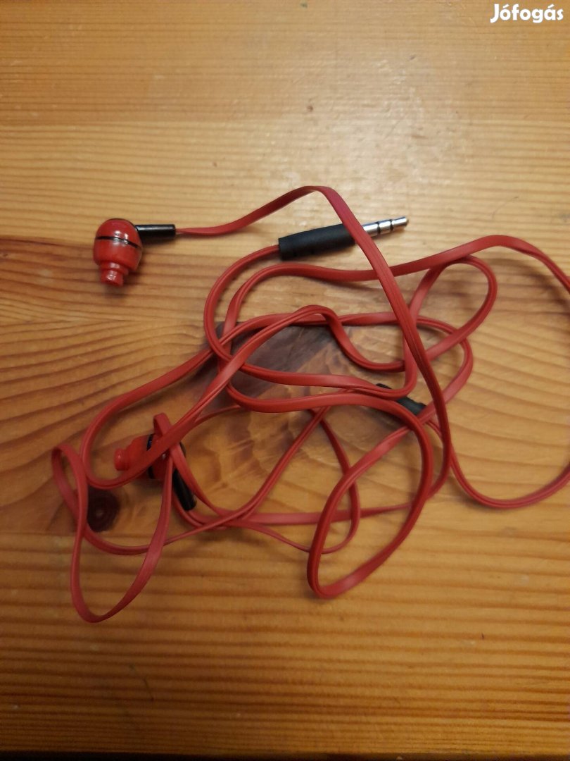 Piros szinű telefon fülhallgató
