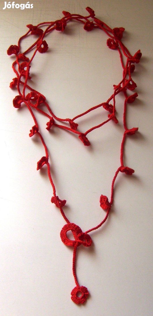 Piros virágos horgolt nyaklánc