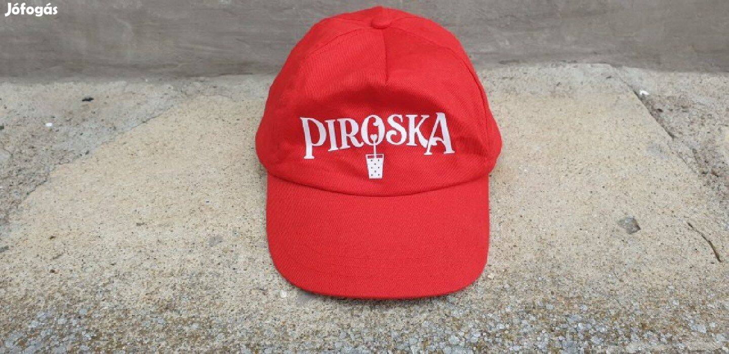 Piroska - fehér feliratú piros baseball sapka. (Piroska szörp)