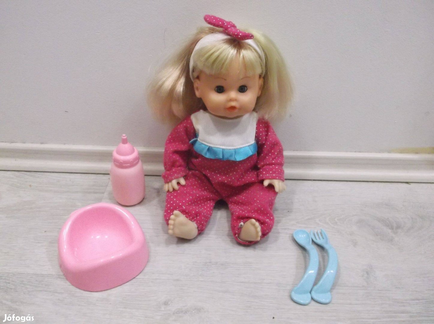 Pisilős baba eladó postával is