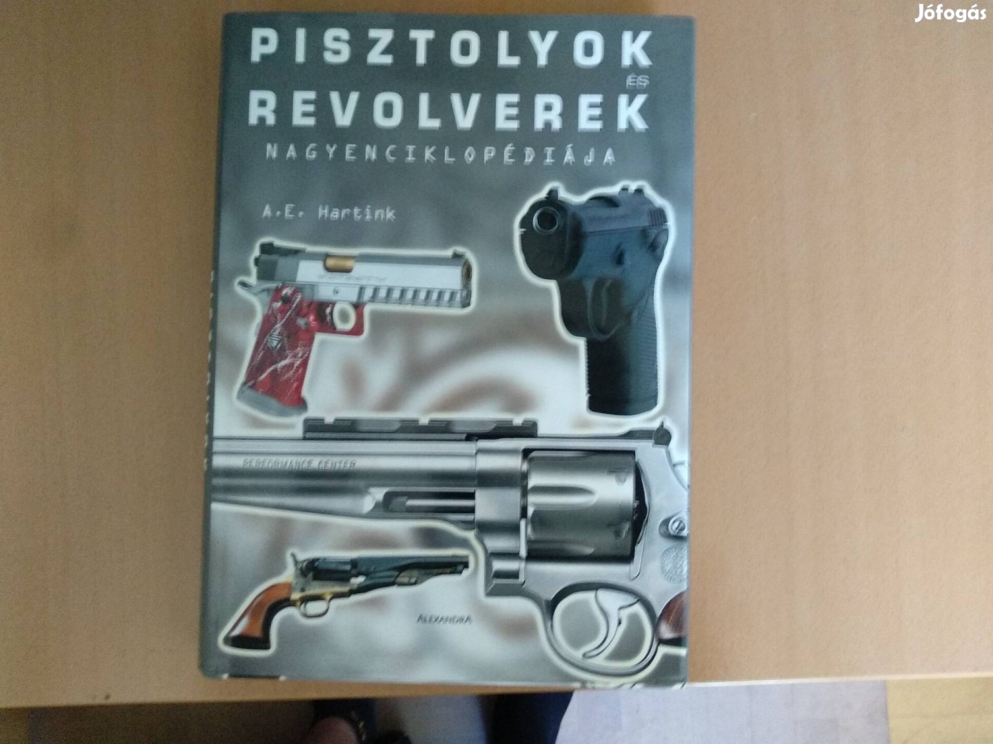 Pisztolyok és fegyverek enciklopédiája