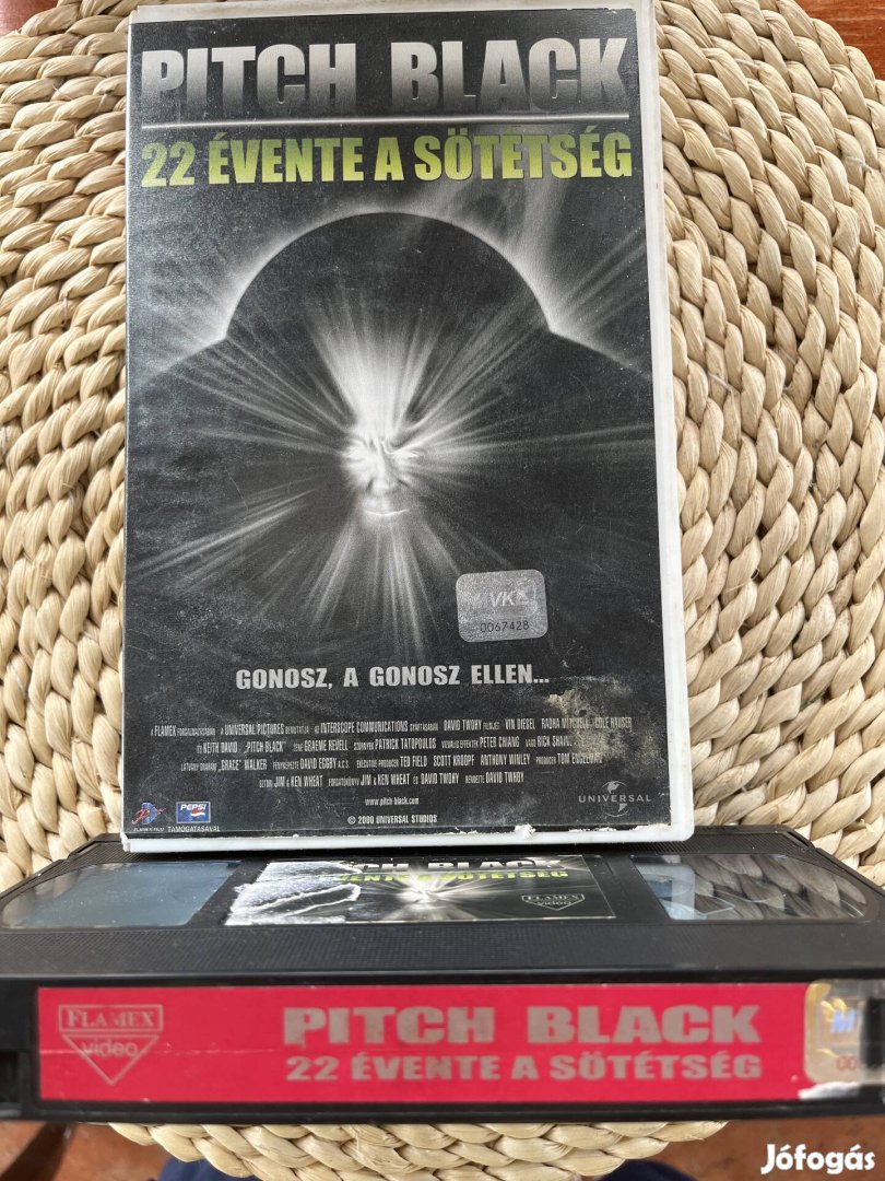 Pitch black 22 évente a sötétség vhs