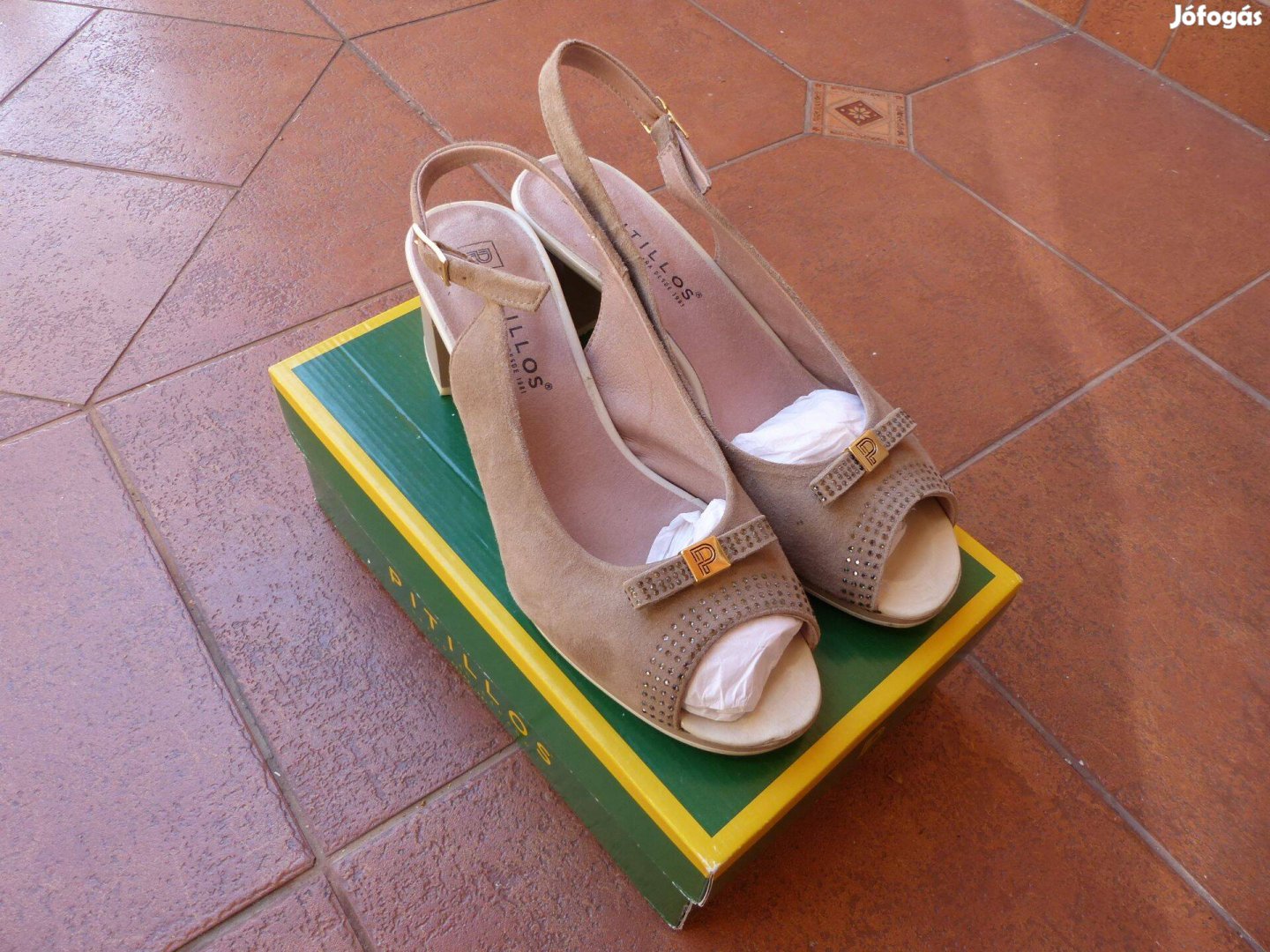 Pitillos velúr szandál