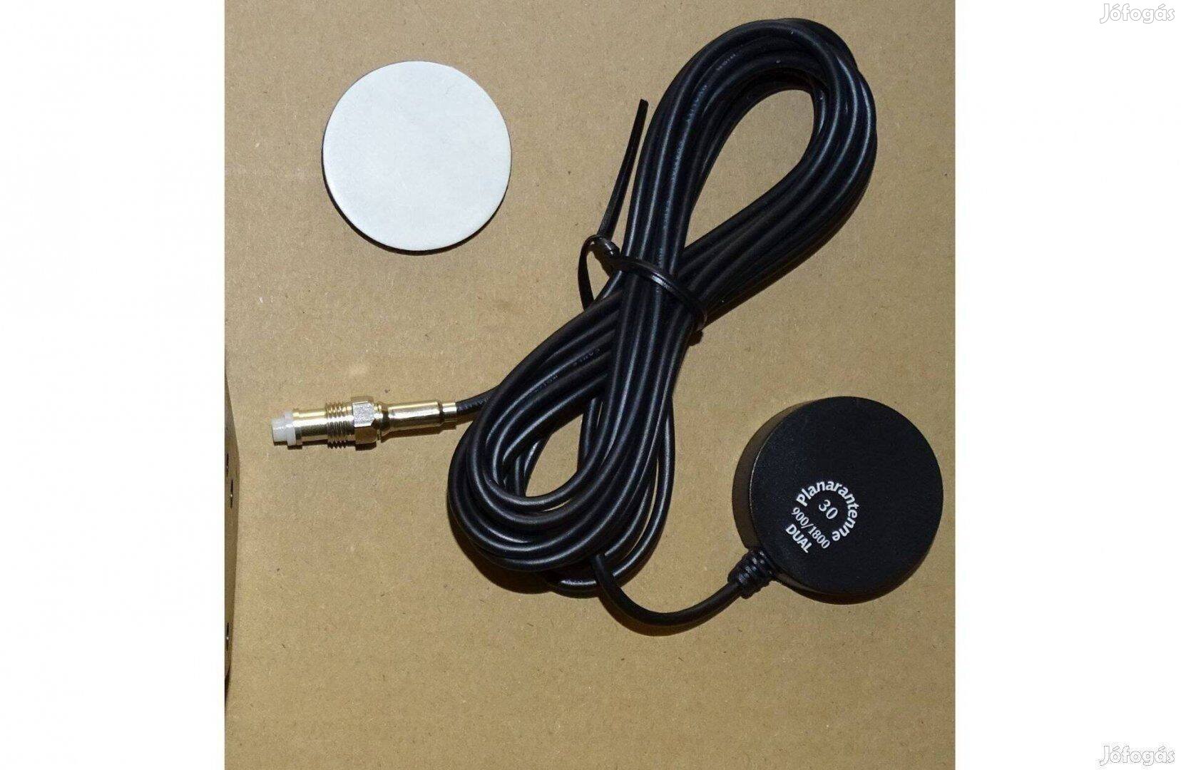 Planar GSM antenna