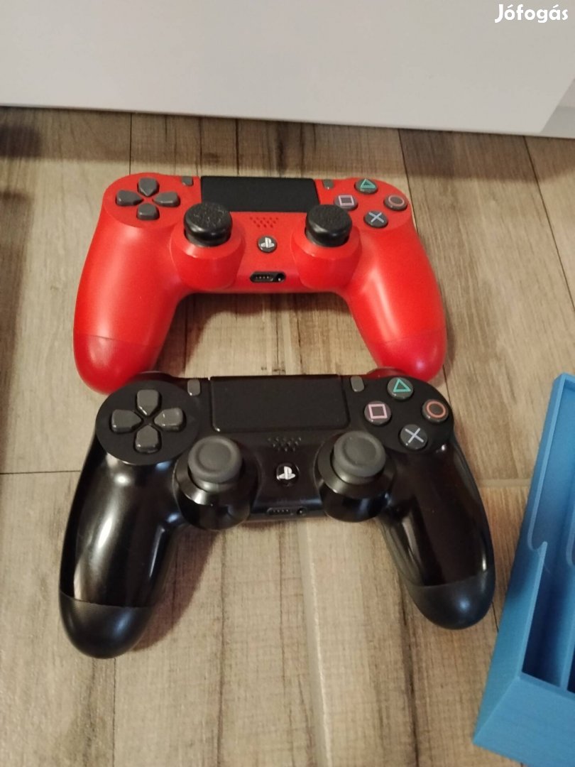 Play Station 4 Slim 500GB.