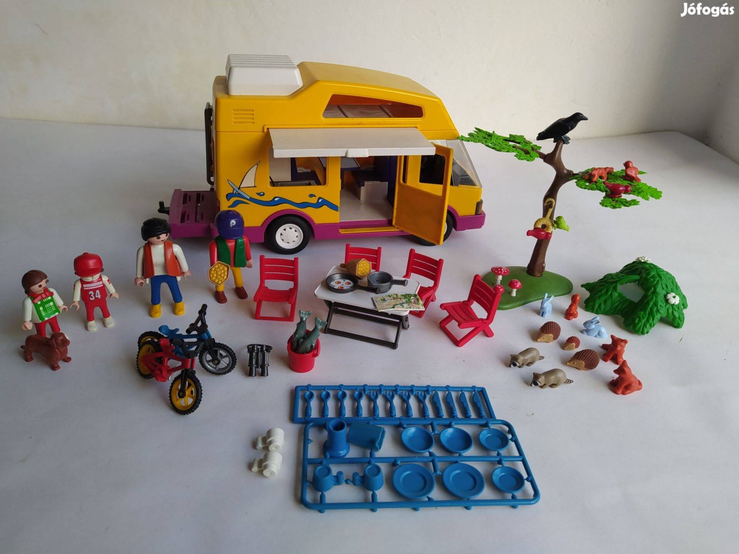 Playmobil 3945 családi autó nyaralás kiegészítőkkel szép állapotban