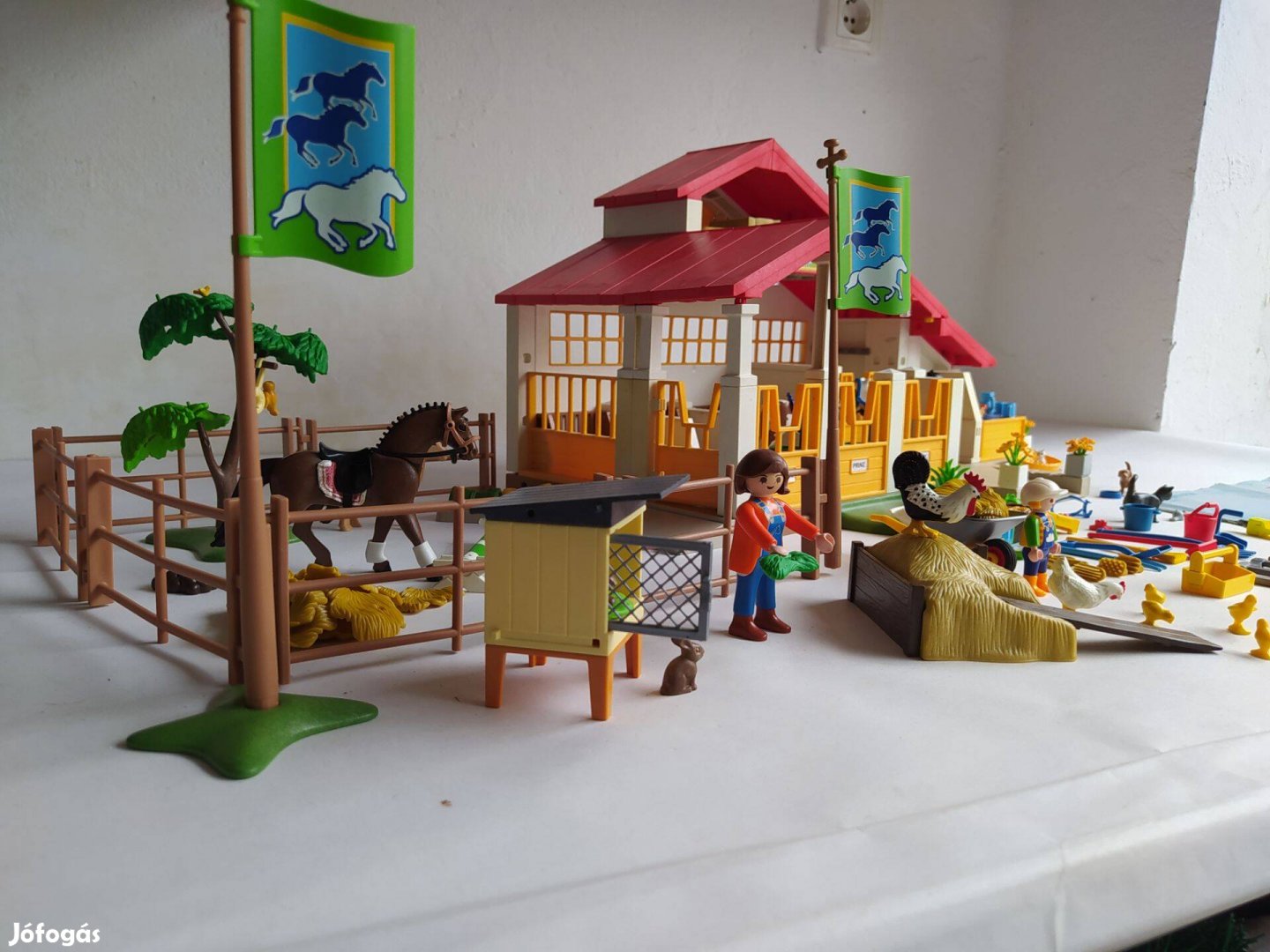 Playmobil 4190 lovarda lóistálló lovastanya kiegészítőkkel szép állapo