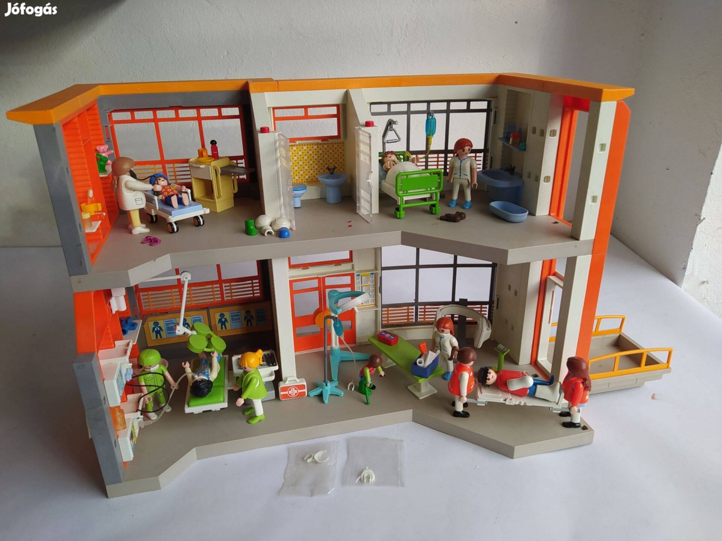 Playmobil 6657 gyermekkórház kiegészítőkkel berendezve szép állapotban