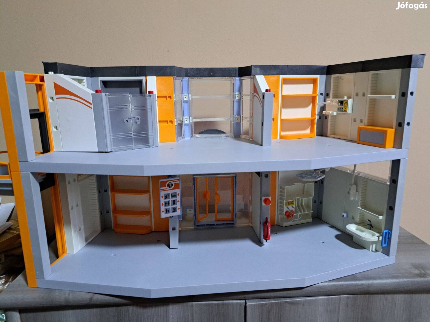 Playmobil 70190 nagy kórház berendezés nélkül!