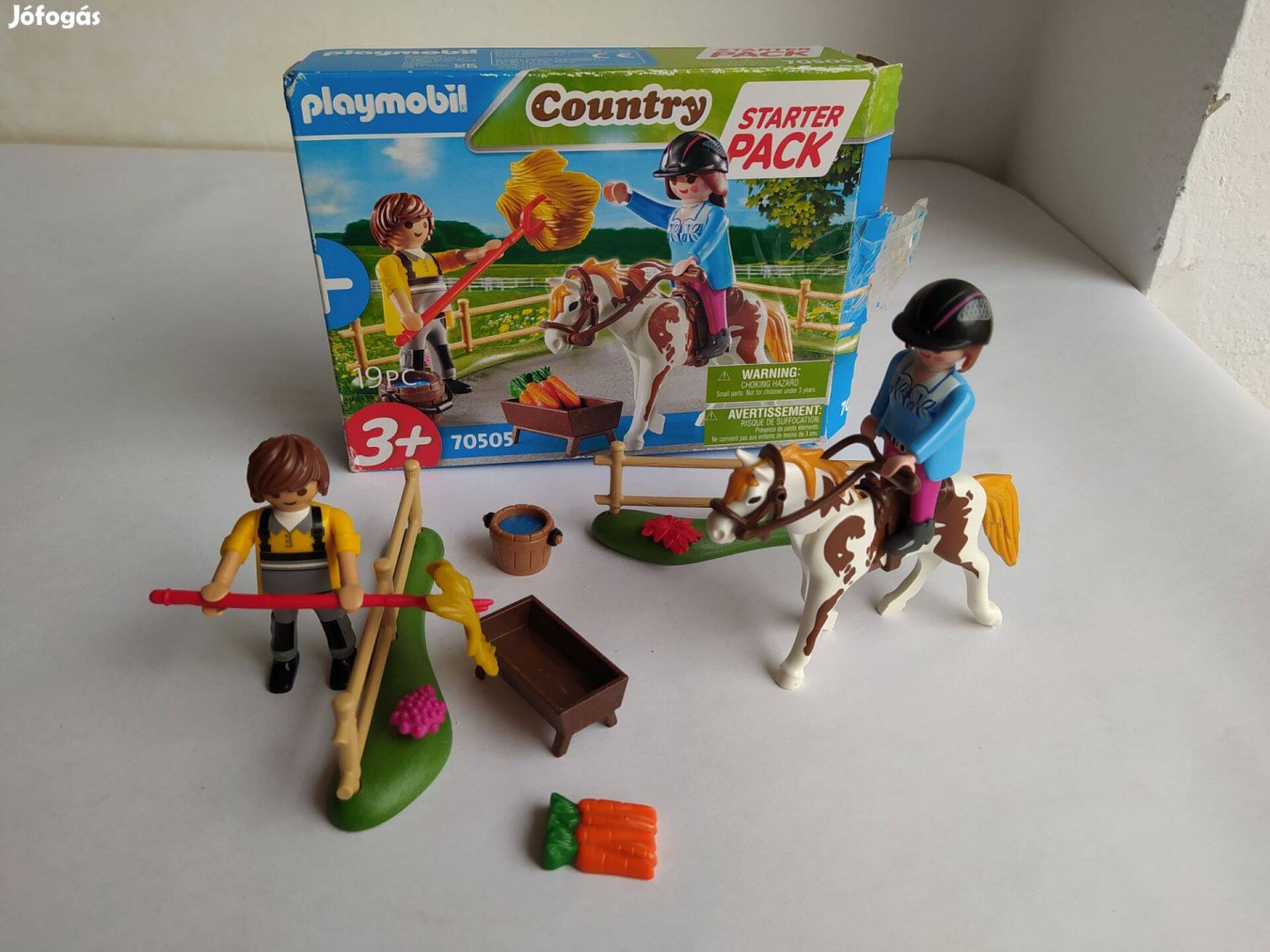Playmobil 70505 Country lovas udvar dobozában leírással