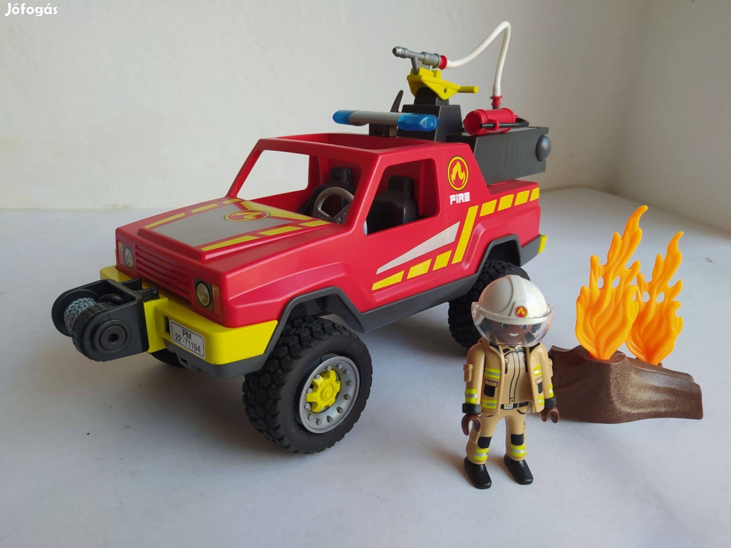 Playmobil 71194 Tűzoltóautó fecskendővel újszerű állapotban